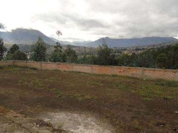 Venta de casa de campo en obra negra en Otavalo