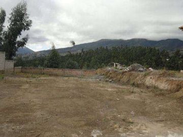 Venta de casa de campo en obra negra en Otavalo