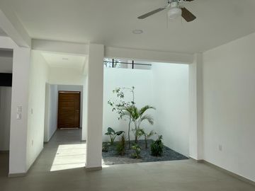 VENTA DE CASA NUEVA CON RECÁMARA EN PLANTA BAJA EN LAS FINCAS, JIUTEPEC