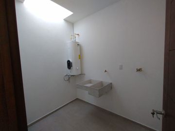 VENTA DE CASA NUEVA CON RECÁMARA EN PLANTA BAJA EN LAS FINCAS, JIUTEPEC