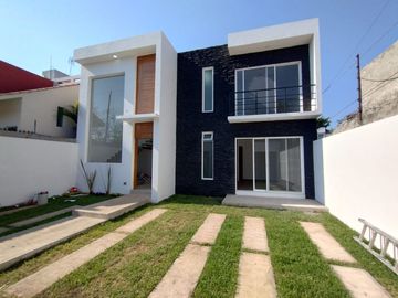 VENTA DE CASA NUEVA CON RECÁMARA EN PLANTA BAJA EN LAS FINCAS, JIUTEPEC