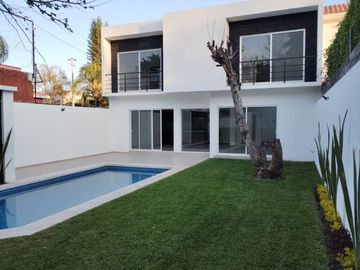 VENTA DE CASA NUEVA CON RECÁMARA EN PLANTA BAJA EN LAS FINCAS, JIUTEPEC