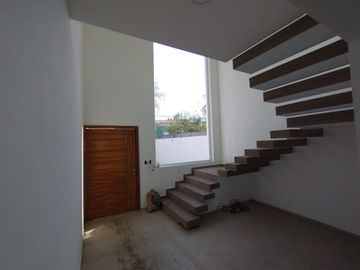 VENTA DE CASA NUEVA CON RECÁMARA EN PLANTA BAJA EN LAS FINCAS, JIUTEPEC
