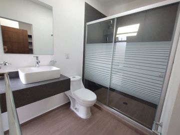 VENTA DE CASA NUEVA CON RECÁMARA EN PLANTA BAJA EN LAS FINCAS, JIUTEPEC