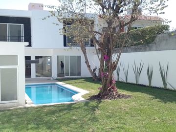 VENTA DE CASA NUEVA CON RECÁMARA EN PLANTA BAJA EN LAS FINCAS, JIUTEPEC