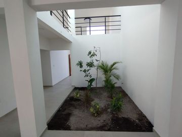 VENTA DE CASA NUEVA CON RECÁMARA EN PLANTA BAJA EN LAS FINCAS, JIUTEPEC