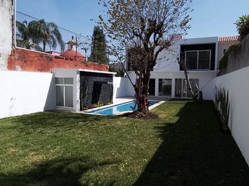 VENTA DE CASA NUEVA CON RECÁMARA EN PLANTA BAJA EN LAS FINCAS, JIUTEPEC
