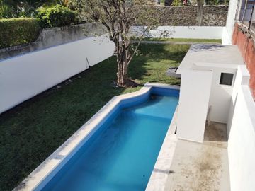 VENTA DE CASA NUEVA CON RECÁMARA EN PLANTA BAJA EN LAS FINCAS, JIUTEPEC