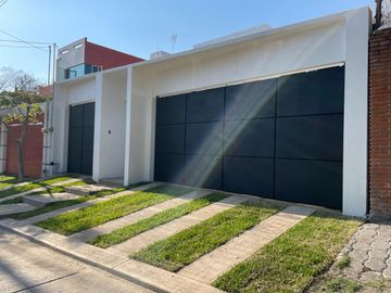 VENTA DE CASA NUEVA CON RECÁMARA EN PLANTA BAJA EN LAS FINCAS, JIUTEPEC