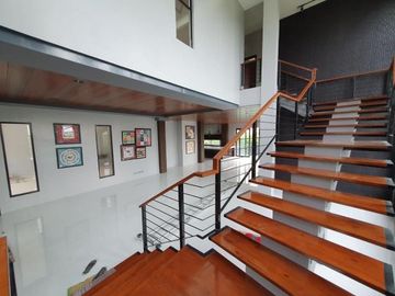 Modern-Style Four Bedrooms House in Uphill