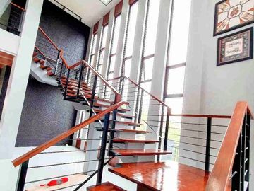 Modern-Style Four Bedrooms House in Uphill