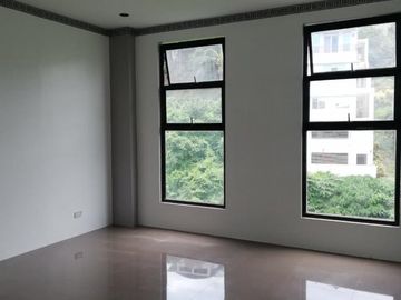 Modern-Style Four Bedrooms House in Uphill