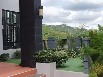 Modern-Style Four Bedrooms House in Uphill