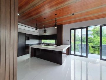 Modern-Style Four Bedrooms House in Uphill