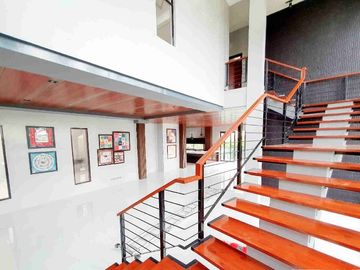 Modern-Style Four Bedrooms House in Uphill