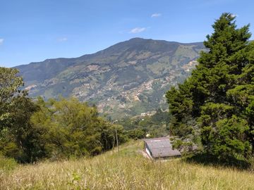 VENDO FINCA DE TRABAJO EN SAN CRISTÓBAL MEDELLÍN ANTIOQUIA COLOMBIA.
