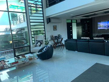 super Prime location house with pool in Tagaytay City with 993sqm Lot Area
