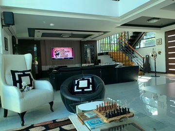 super Prime location house with pool in Tagaytay City with 993sqm Lot Area