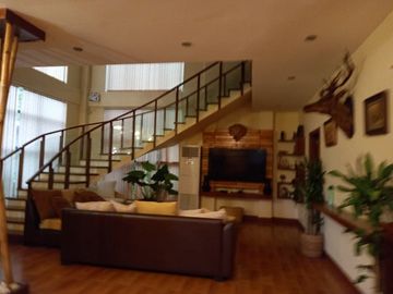 super Prime location house with pool in Tagaytay City with 993sqm Lot Area
