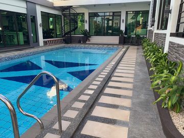 super Prime location house with pool in Tagaytay City with 993sqm Lot Area