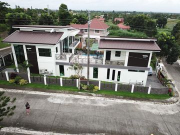 super Prime location house with pool in Tagaytay City with 993sqm Lot Area