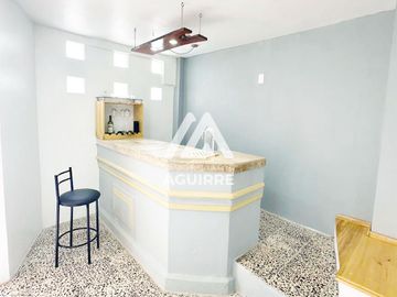 EN VENTA: casa de 2 pisos con terraza en zona céntrica de Machala