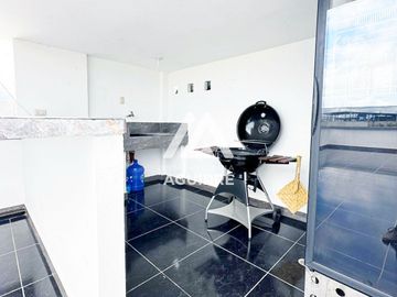 EN VENTA: casa de 2 pisos con terraza en zona céntrica de Machala