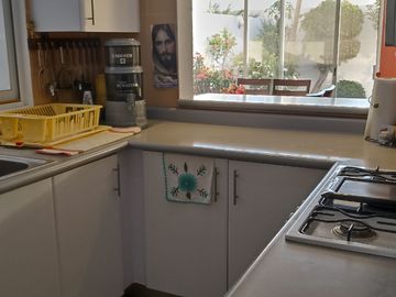 JURIQUILLA, CASA EN CONDOMINIO CON LA MEJOR UBICACIÓN.  3 RECÁMARAS, ESTUDIO, 2.5 BAÑOS, JARDÍN, 2/3 AUTOS, BODEGA.