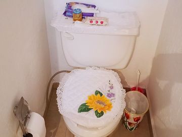 JURIQUILLA, CASA EN CONDOMINIO CON LA MEJOR UBICACIÓN.  3 RECÁMARAS, ESTUDIO, 2.5 BAÑOS, JARDÍN, 2/3 AUTOS, BODEGA.