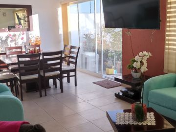 JURIQUILLA, CASA EN CONDOMINIO CON LA MEJOR UBICACIÓN.  3 RECÁMARAS, ESTUDIO, 2.5 BAÑOS, JARDÍN, 2/3 AUTOS, BODEGA.