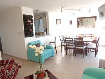 JURIQUILLA, CASA EN CONDOMINIO CON LA MEJOR UBICACIÓN.  3 RECÁMARAS, ESTUDIO, 2.5 BAÑOS, JARDÍN, 2/3 AUTOS, BODEGA.