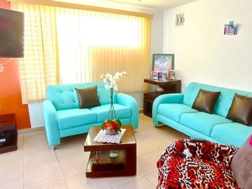 JURIQUILLA, CASA EN CONDOMINIO CON LA MEJOR UBICACIÓN.  3 RECÁMARAS, ESTUDIO, 2.5 BAÑOS, JARDÍN, 2/3 AUTOS, BODEGA.