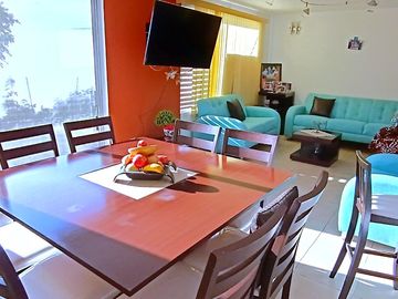 JURIQUILLA, CASA EN CONDOMINIO CON LA MEJOR UBICACIÓN.  3 RECÁMARAS, ESTUDIO, 2.5 BAÑOS, JARDÍN, 2/3 AUTOS, BODEGA.