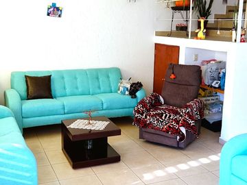 JURIQUILLA, CASA EN CONDOMINIO CON LA MEJOR UBICACIÓN.  3 RECÁMARAS, ESTUDIO, 2.5 BAÑOS, JARDÍN, 2/3 AUTOS, BODEGA.