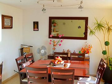 JURIQUILLA, CASA EN CONDOMINIO CON LA MEJOR UBICACIÓN.  3 RECÁMARAS, ESTUDIO, 2.5 BAÑOS, JARDÍN, 2/3 AUTOS, BODEGA.