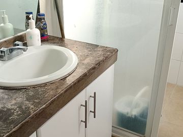 JURIQUILLA, CASA EN CONDOMINIO CON LA MEJOR UBICACIÓN.  3 RECÁMARAS, ESTUDIO, 2.5 BAÑOS, JARDÍN, 2/3 AUTOS, BODEGA.