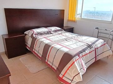 JURIQUILLA, CASA EN CONDOMINIO CON LA MEJOR UBICACIÓN.  3 RECÁMARAS, ESTUDIO, 2.5 BAÑOS, JARDÍN, 2/3 AUTOS, BODEGA.