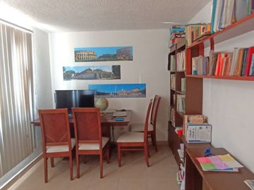 JURIQUILLA, CASA EN CONDOMINIO CON LA MEJOR UBICACIÓN.  3 RECÁMARAS, ESTUDIO, 2.5 BAÑOS, JARDÍN, 2/3 AUTOS, BODEGA.