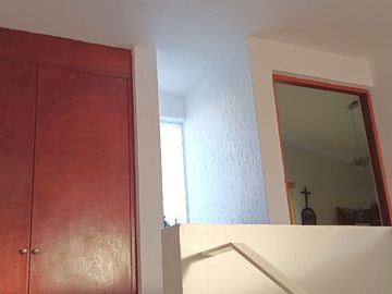 JURIQUILLA, CASA EN CONDOMINIO CON LA MEJOR UBICACIÓN.  3 RECÁMARAS, ESTUDIO, 2.5 BAÑOS, JARDÍN, 2/3 AUTOS, BODEGA.