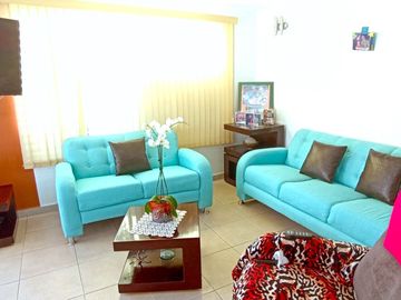 JURIQUILLA, CASA EN CONDOMINIO CON LA MEJOR UBICACIÓN.  3 RECÁMARAS, ESTUDIO, 2.5 BAÑOS, JARDÍN, 2/3 AUTOS, BODEGA.