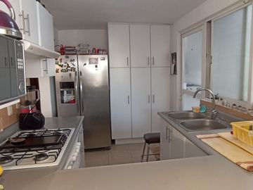 JURIQUILLA, CASA EN CONDOMINIO CON LA MEJOR UBICACIÓN.  3 RECÁMARAS, ESTUDIO, 2.5 BAÑOS, JARDÍN, 2/3 AUTOS, BODEGA.