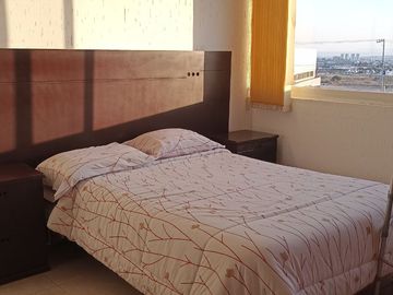 JURIQUILLA, CASA EN CONDOMINIO CON LA MEJOR UBICACIÓN.  3 RECÁMARAS, ESTUDIO, 2.5 BAÑOS, JARDÍN, 2/3 AUTOS, BODEGA.