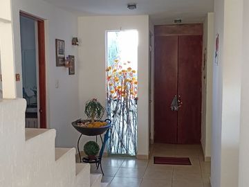 JURIQUILLA, CASA EN CONDOMINIO CON LA MEJOR UBICACIÓN.  3 RECÁMARAS, ESTUDIO, 2.5 BAÑOS, JARDÍN, 2/3 AUTOS, BODEGA.