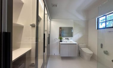 Elegance Redefined: Ayala Alabang 5 Bedrooms Beauty with 9-Car Garage! 🏡✨ Newly Refurbished, Cul de Sac Privacy, and East-Facing Bliss. Your Stylish R