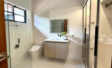 Elegance Redefined: Ayala Alabang 5 Bedrooms Beauty with 9-Car Garage! 🏡✨ Newly Refurbished, Cul de Sac Privacy, and East-Facing Bliss. Your Stylish R