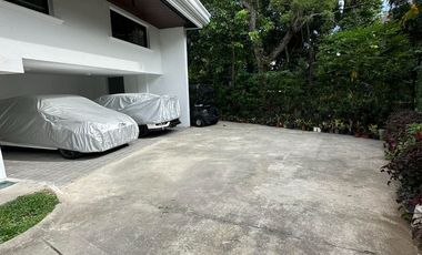 Elegance Redefined: Ayala Alabang 5 Bedrooms Beauty with 9-Car Garage! 🏡✨ Newly Refurbished, Cul de Sac Privacy, and East-Facing Bliss. Your Stylish R
