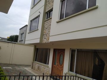 Departamento de VENTA en Edificio Revelo de 124m2 y 145m2 al norte de la ciudad, excelente ubicación se encuentra dentro de urbanización “La Pampa” en
