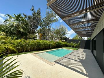 CASA EN VENTA EN LAGOS DEL SOL