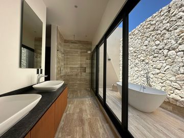CASA EN VENTA EN LAGOS DEL SOL