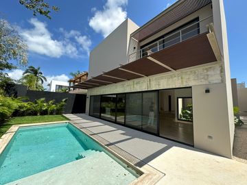 CASA EN VENTA EN LAGOS DEL SOL